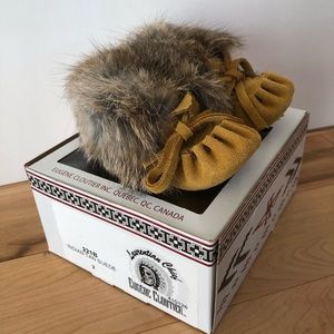 Laurentian Chief Moccasins Size 2 (Infant)